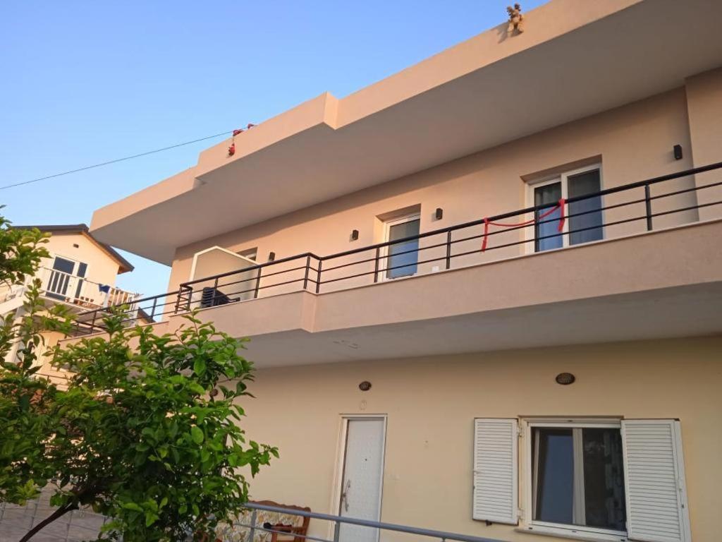 Villa Hysesani Vlorë Exteriör bild